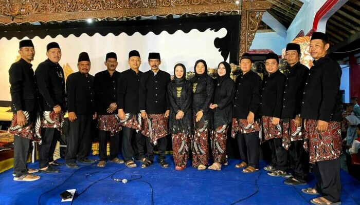 Wayang Kulit Meriahkan Puncak Acara Bersih Desa Di Desa Sumber