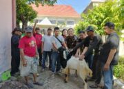 Wartawan di Media Center DPRD Sidoarjo Menyembelih 2 Ekor Kambing