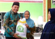 Plt Bupati Sidoarjo Subandi dan Istri Pastikan Warga Kurang Mampu Dapat Bantuan