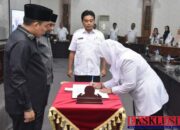 Paripurna DPRD, Wakil Bupati Sumenep Tandatangani Pansus Raperda RPJPD 2025-2045