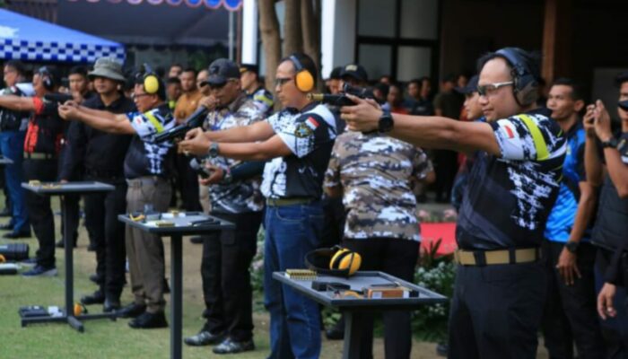 Peringati HUT Bhayangkara ke 78, Polda Jatim Gelar Lomba Menembak Kapolda Cup