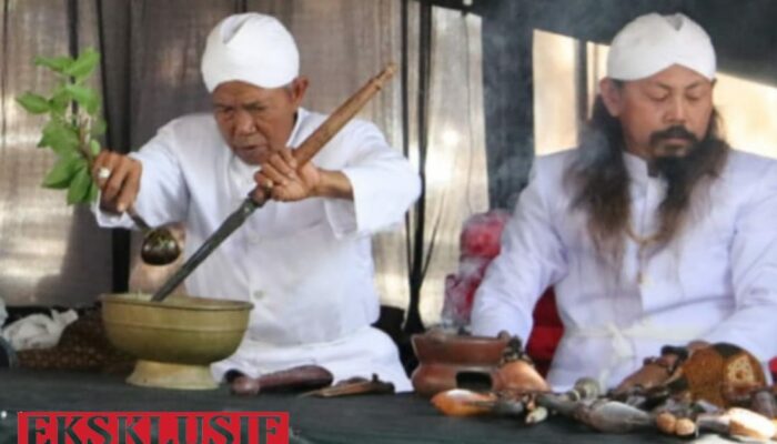 Budaya Leluhur, Bupati Sumenep Lakukan Jamasan Pusaka Keraton