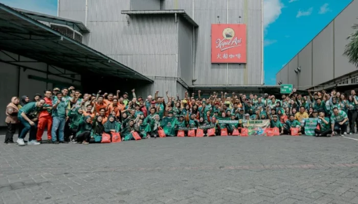 Pemain Persebaya Kunjungi Pabrik Kopi Kapal Api Yang Berada di Sidoarjo