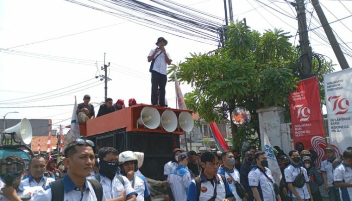 Aksi Massa di Sidoarjo Memanas, Serikat Pekerja Ancam Blokade Jalur Kereta Api