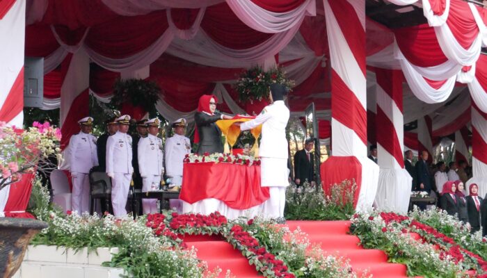 Upacara Penurunan Bendera di Kabupaten Sidoarjo Berlangsung Khidmat