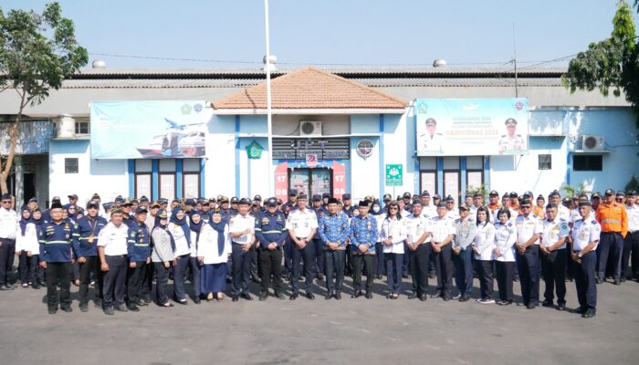 Plt Bupati Sidoarjo, Berikan Santunan Saat Hadiri Apel Peringatan Harhubnas 2024