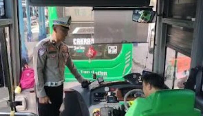 Satlantas Polres Bangkalan Himbau Sopir Bus dan Penumpang untuk Jaga Keselamatan di Perjalanan