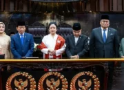 Puan Serahkan Buku Memori Dewan Periode Sebelumnya di Pelantikan DPR 2024-2029