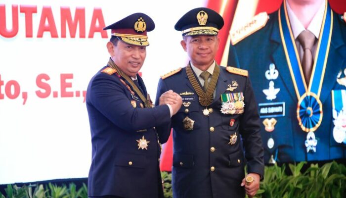 Pemberian Tanda Kehormatan Bintang Bhayangkara Utama (BBU) Wujud Komitmen Kokohnya Sinergisitas TNI-Polri Selama Ini