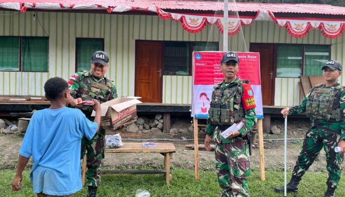 Cerdaskan Generasi Bangsa, Satgas 641/Bru Tanamkan Wawasan Kebangsaan dan Bagikan Buku