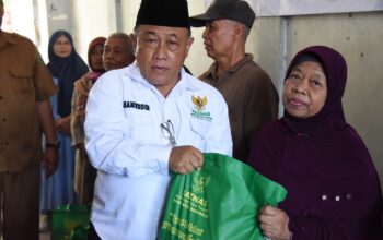 Pemkab Sidoarjo Bersama Baznas Sidoarjo Memberikan Bantuan Sembako Terhadap Korban Kebakaran Pasar Krian