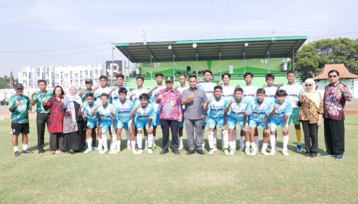 Pjs. Bupati Sidoarjo Tinjau Latihan Tim Sepak Bola GSI Nasional