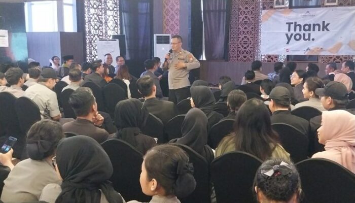 Polisi Gelar Penyuluhan dan Sosialisasi Tentang Dampak Pinjaman Online dan Judi Online di Hotel Grandika