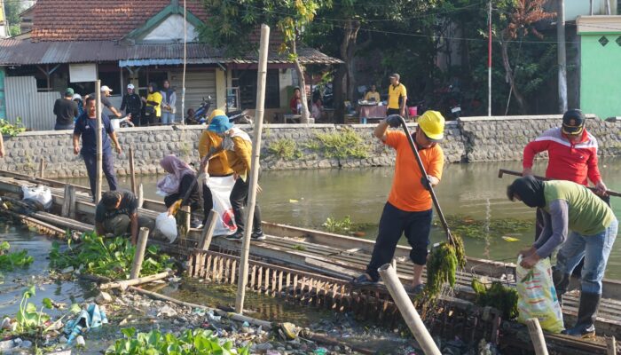 Gencarkan Geber, Pjs. Bupati Sidoarjo Ajak Masyarakat Jaga Kebersihan Sungai Pelayaran Tawangsari dan Alun-Alun