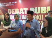 Paslon Bacabup dan Bacawabup Subandi – Mimik Saat Acara Pilbup Sidoarjo Pada Debat Yang Pertama