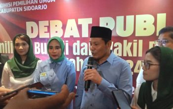 Paslon Bacabup dan Bacawabup Subandi – Mimik Saat Acara Pilbup Sidoarjo Pada Debat Yang Pertama