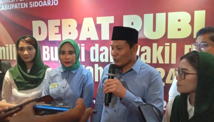 Paslon Bacabup dan Bacawabup Subandi – Mimik Saat Acara Pilbup Sidoarjo Pada Debat Yang Pertama