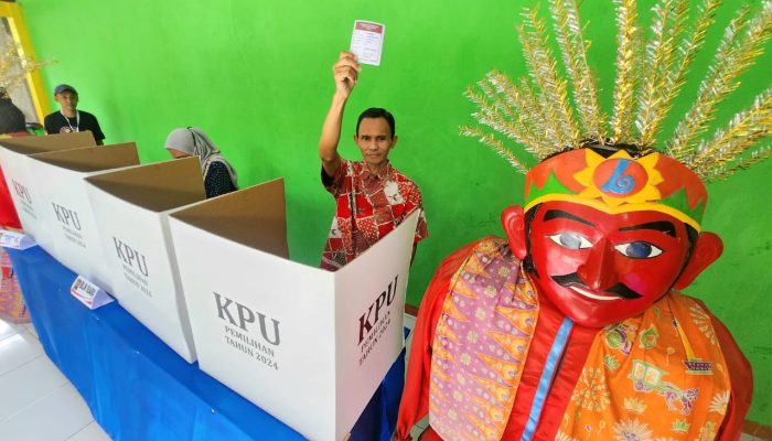 Nuansa Budaya Betawi Bikin Meriah Pilkada Serentak di TPS 068 Srengseng Sawah Jaksel