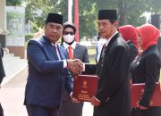 Upacara Hari Pahlawan, PNS Sidoarjo Terima Tanda Kehormatan Satyalencana Karya Satya Dari Presiden RI