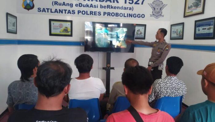 Selangkah Inovasi Satlantas Polres Probolinggo Sosialisasi Pemohon SIM