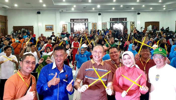 Hari Kesehatan Nasional (HKN) Di Sidoarjo, Masyarakat Sangat Antusias Mengikuti Poundfit dan Seminar