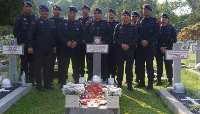 HUT Gegana Ke-50 Tahun, Danpas Gegana Korbrimob Polri Melakukan Ziarah dan Tabur Bunga