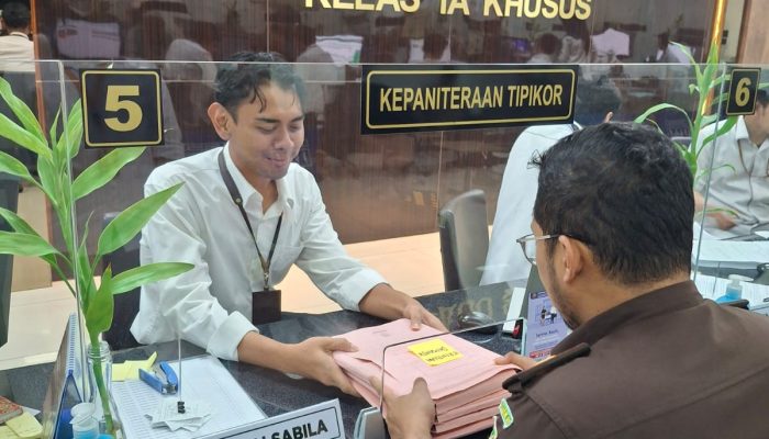 Penuntut Umum Melimpahkan Berkas Perkara 3 (Tiga) Terdakwa Perkara Suap danatau Gratifikasi Ronald Tannur ke PN Tipikor Jakarta Pusat