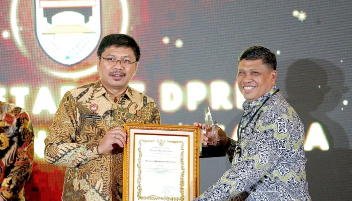 Penghargaan Kategori Jaringan Dokumentasi Dan Informasi Hukum Kemenkum RI Diraih Sekretariat DPRD Purwakarta