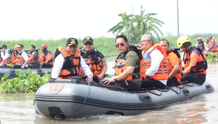 Plt. Bupati Sidoarjo Bersama Pj. Gubernur Jatim Susuri Sungai Mbah Gepuk untuk Atasi Banjir di Candi