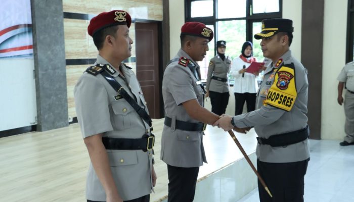 Kapolres Bangkalan AKBP Hendro Sukmono, Pimpin Langsung Sertijab Kasatnarkoba Yang Baru