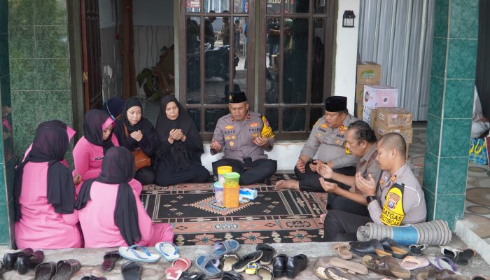 Kapolres Pasuruan Takziah ke Rumah Duka Sopir Bus, Pastikan Korban Kecelakaan Tol Mendapat Perawatan Maksimal