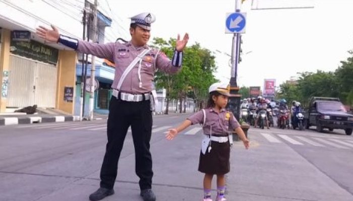 Melalui Program Polisi Sahabat, Satlantas Polres Sampang Ajak Tertib Lalulintas Sejak Dini