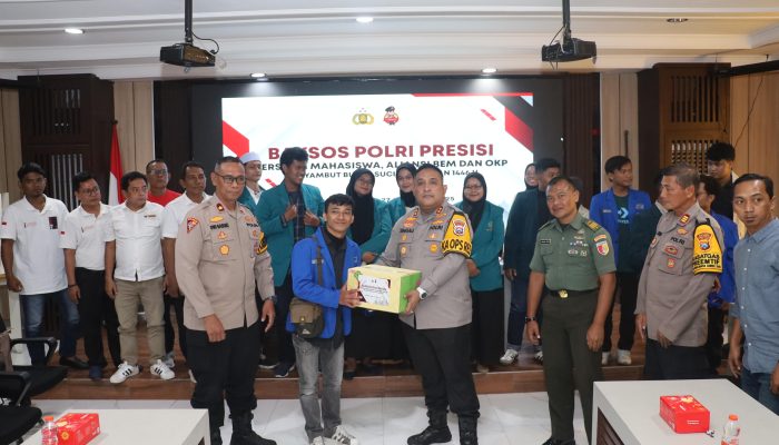 Kapolres Pelabuhan Tanjung Perak Gelar Bakti Sosial Sambut Ramadan Bersama Mahasiswa dan OKP di Surabaya