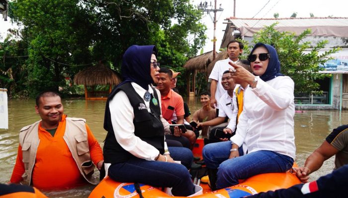 Wabup dan Ketua TP PKK Sidoarjo Kunjungi Korban Banjir di Krian dan Porong