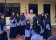 Kapolsek Waru Kompol Miftahul Amin, Ajak Anak Yatim Darul Qur’an Tropodo Belanja Baju Lebaran di Ramayana Bungurasih