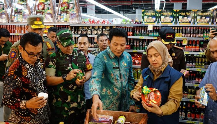 Sidak Supermarket Jelang Lebaran, Forkopimda Pastikan Produk di Sidoarjo Aman