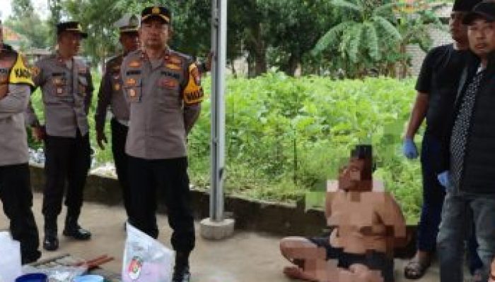 Satresnarkoba Polres Pamekasan Polda Jatim Geledah Rumah Diduga Bandar Narkoba, 4 Tersangka Diamankan