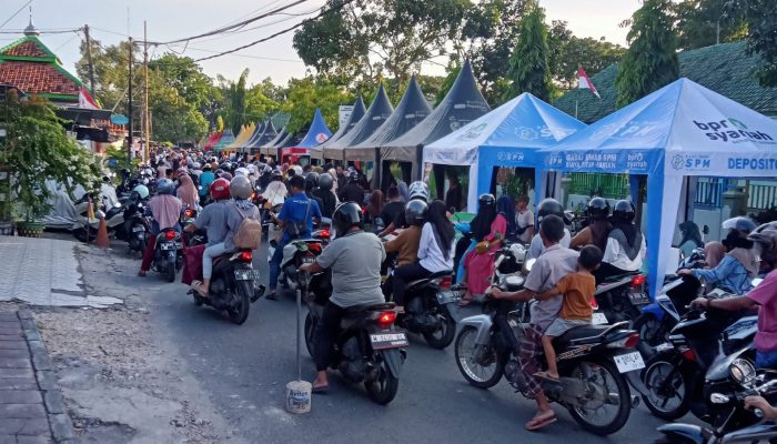 Masyarakat Mengeluh ada Kegiatan Bazar di Jalan Raya