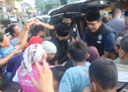 Satres Narkoba Polres Pelabuhan Tanjung Perak Bagikan Takjil Ramadan di Kawasan Jalan Kunti Surabaya
