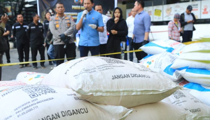 Ditreskrimsus Polda Jatim Amankan Tersangka Penyelundupan Pupuk Bersubsidi di Wilayah Bojonegoro