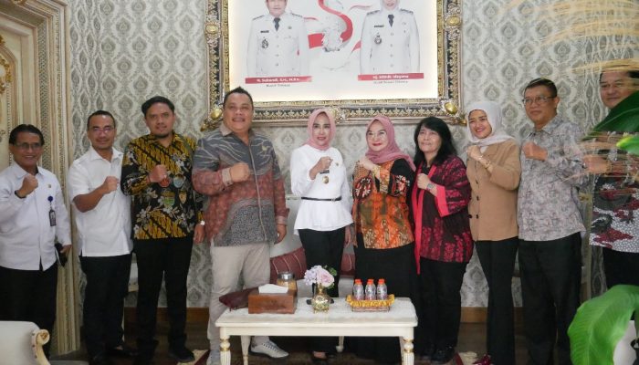 Wabup Sidoarjo Kenalkan Kuliner Khas dalam Kunjungan Kerja Komisi A DPRD Kota Malang