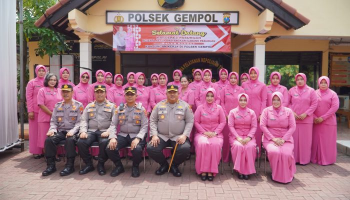 Kunjungan Kerja ke Polsek Gempol, Kapolres Ingatkan Sikap Humanis Dalam Melayani Masyarakat