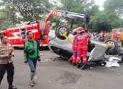 Polsek Genteng Gerak Cepat Melakukan Evakuasi Laka Lantas di Jalan Kusuma Bangsa