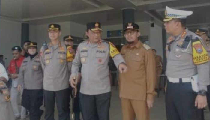 Hari Terakhir Ops Ketupat Semeru Kapolda Jatim Pantau Arus Balik di Terminal Arya Wiraraja Sumenep