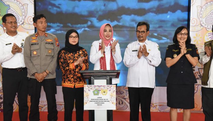Pemkab Sidoarjo Bagikan BLT Kepada Buruh Pabrik Rokok Sidoarjo