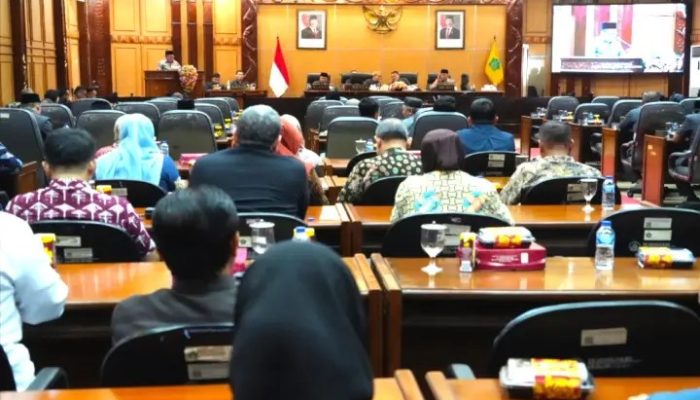 Ketua DPRD Kabupaten Sidoarjo Mengsahkan Perda RPJMD