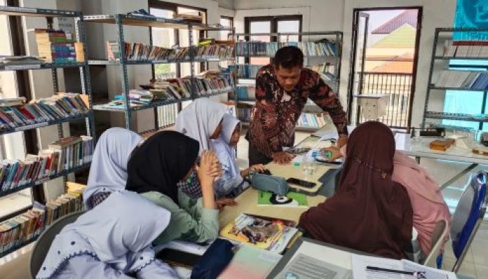 SMP Muhammadiyah 1 Surabaya Gelar Praktikum IPA, Wujudkan Pembelajaran Aktif dan Bermakna