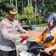 Polresta Banyuwangi Berbagi Bendera Merah Putih Sambut HUT Kemerdekaan RI ke – 80