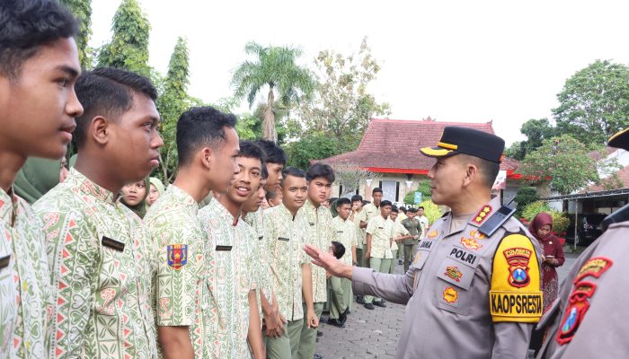 Gencarkan “Police Goes to School”, Polresta Banyuwangi Dorong Generasi Muda Tertib Hukum