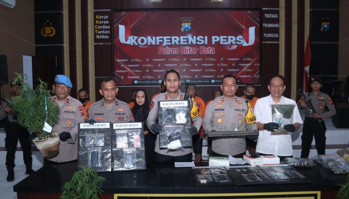 Operasi Tumpas Narkoba Polres Blitar Kota Amankan 9 Tersangka 1 Diantaranya Pemilik Lahan Ganja